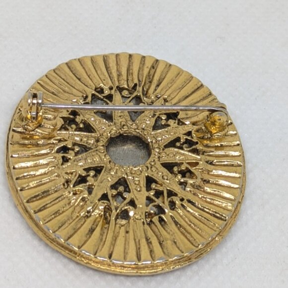 PegasVintage Gold and Silver Tone Oval Brooch Mythical Horse Pin Jewelry - Picture 3 of 4